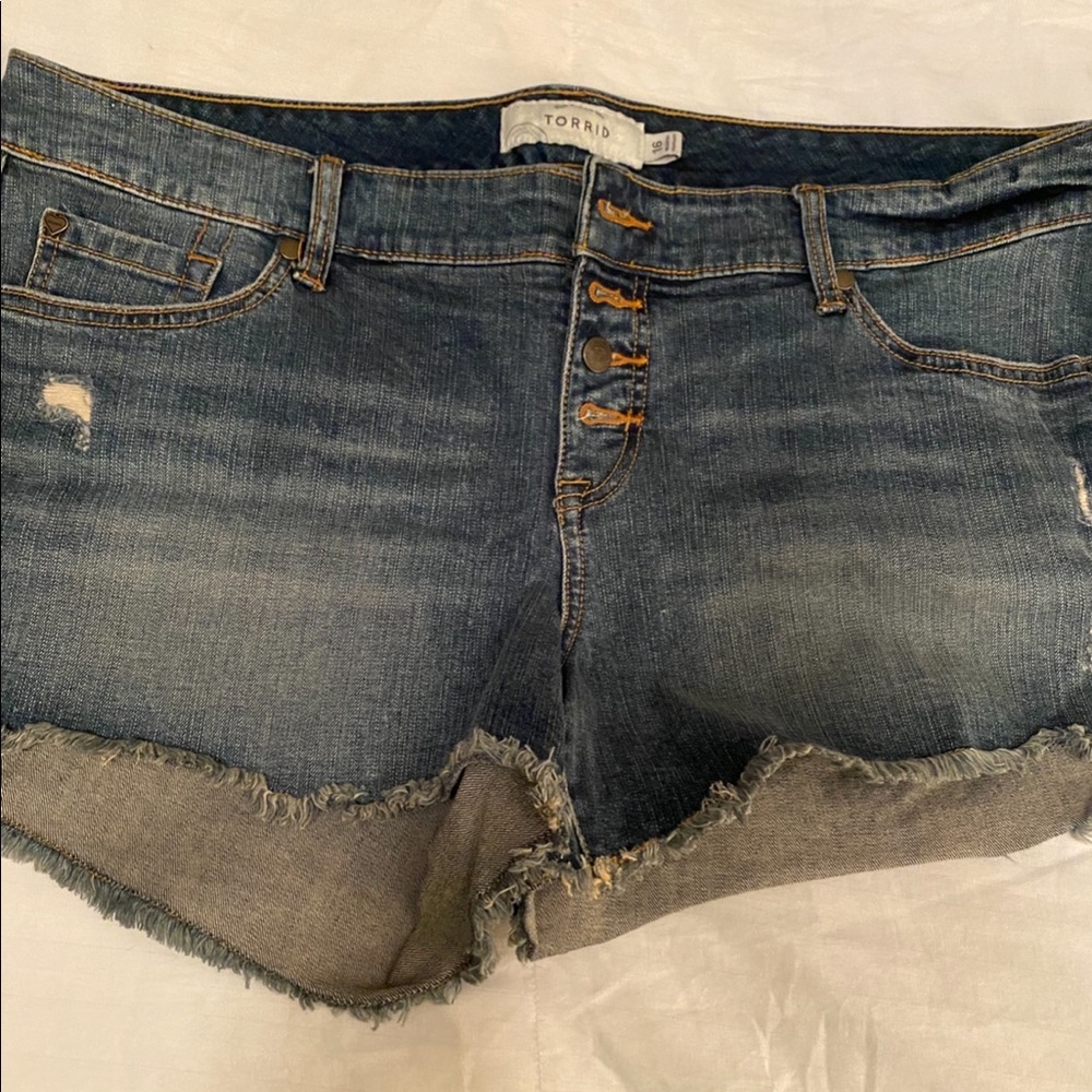 Torrid short shorts - medium wash w/ button fly